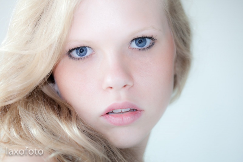 Female model photo shoot of Sarah_Kay by laxofoto