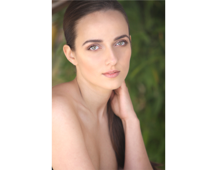 Female model photo shoot of Lauren Irwin