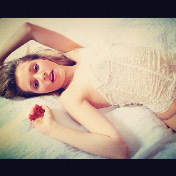 Female model photo shoot of Amanda Leipold