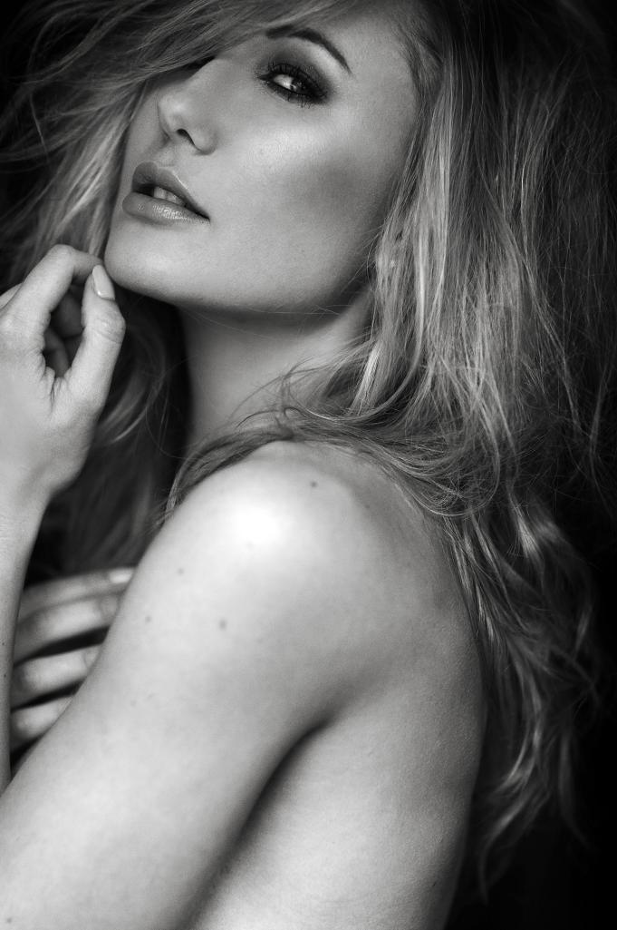 Female model photo shoot of Samantha Tye