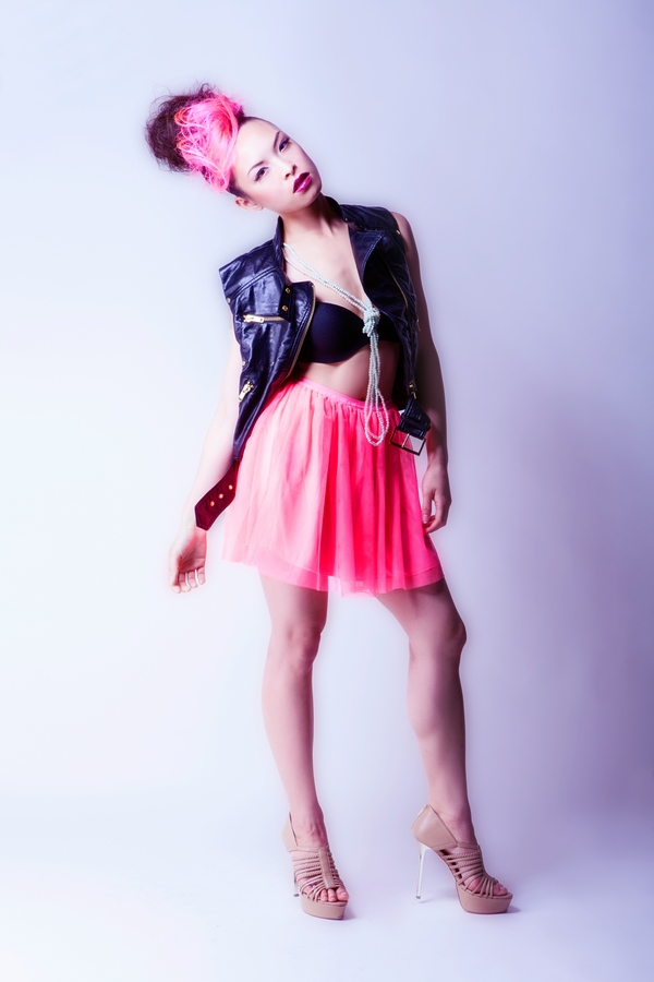 Female model photo shoot of Lisa Ellle Model by Danielle Rueda, makeup by marina berlin