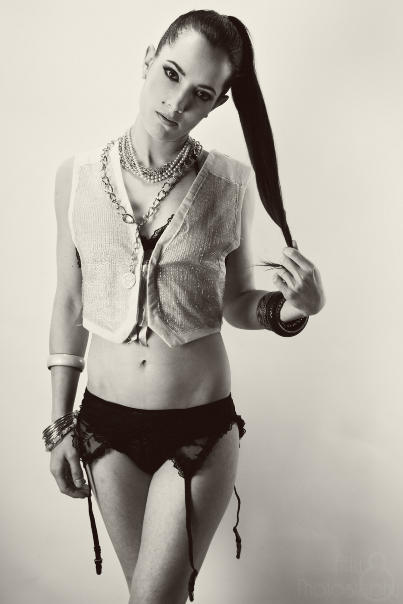 Female model photo shoot of Shenae Manning
