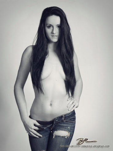 Female model photo shoot of Sarah Lyn Modeling