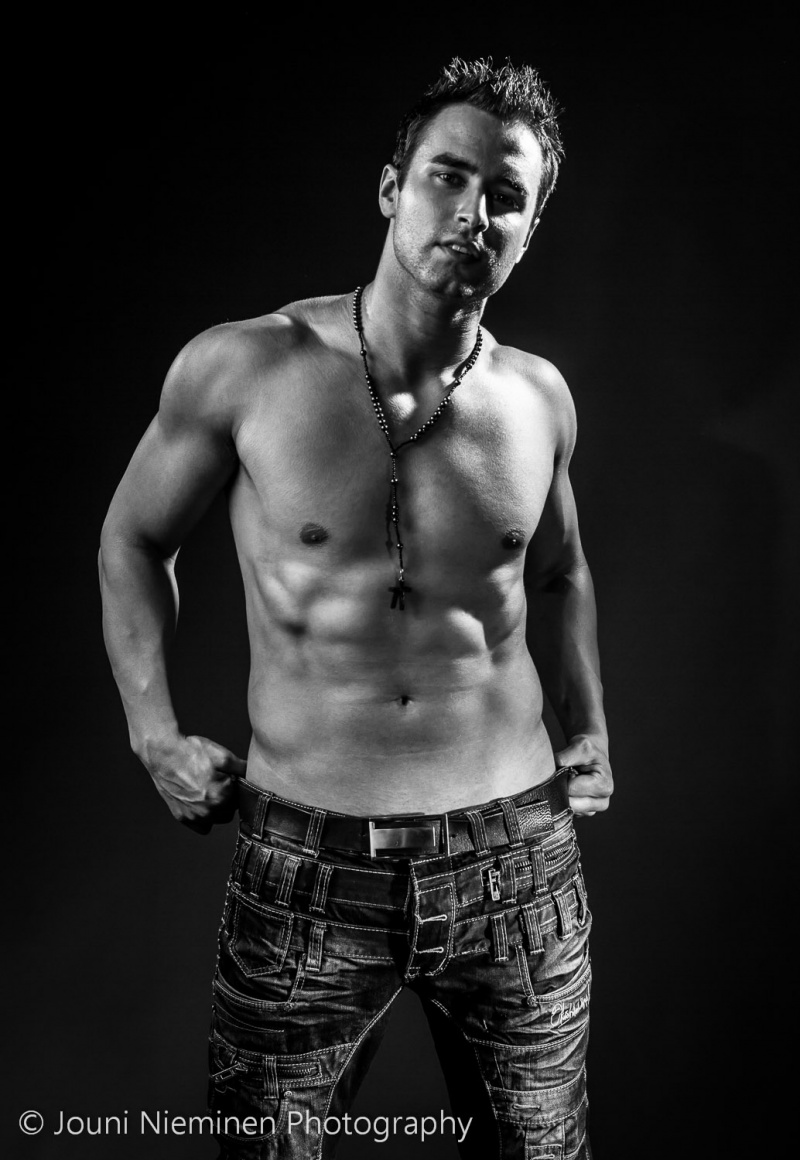 Male model photo shoot of Henrik Helin