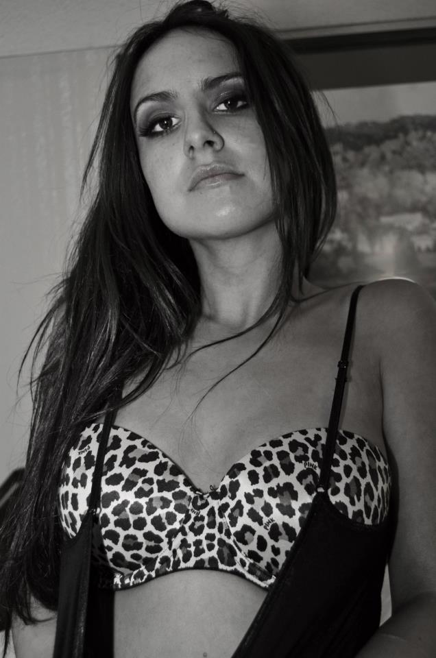 Female model photo shoot of Angelove Monique
