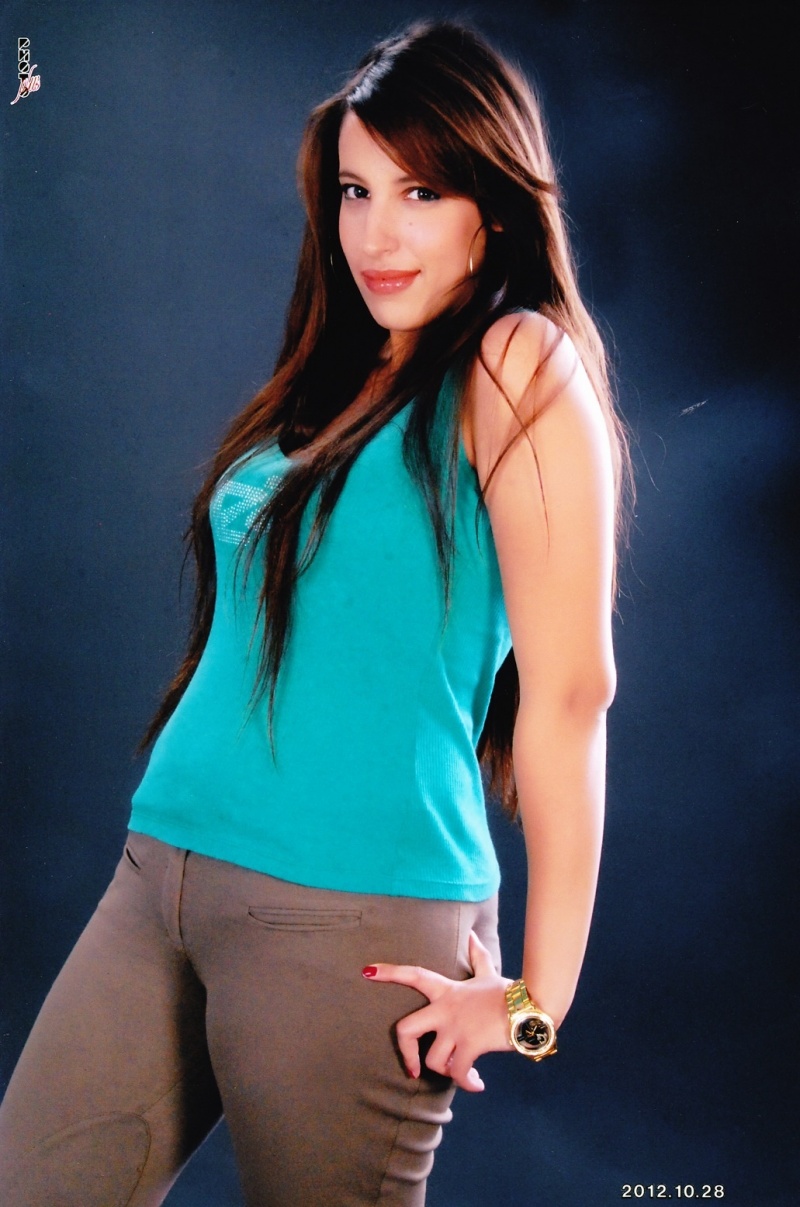Female model photo shoot of Khoukha