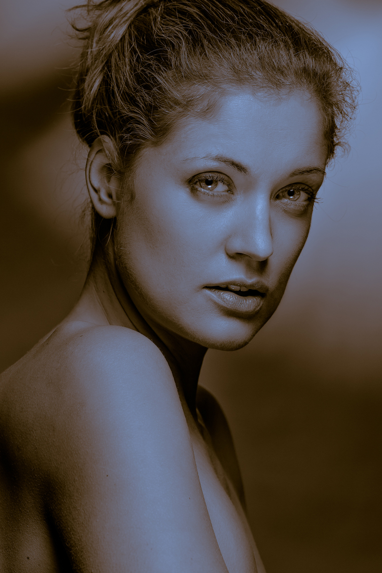 Female model photo shoot of Mika Franz