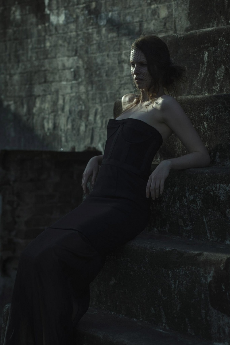 Female model photo shoot of Isobel Larkin