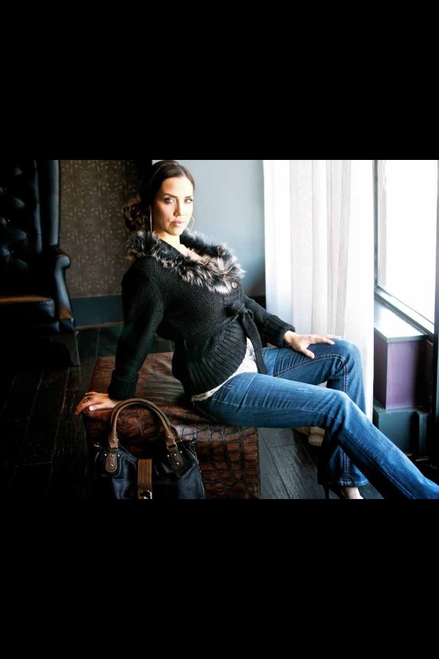 Female model photo shoot of Vanessa Oneal