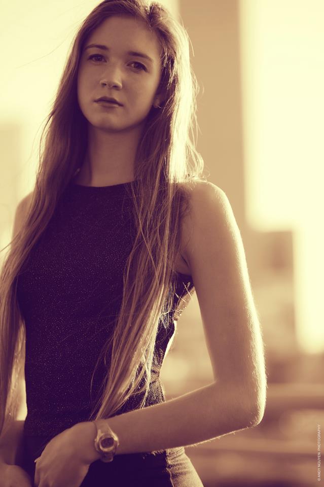 Female model photo shoot of Chloe Reeves in UHD