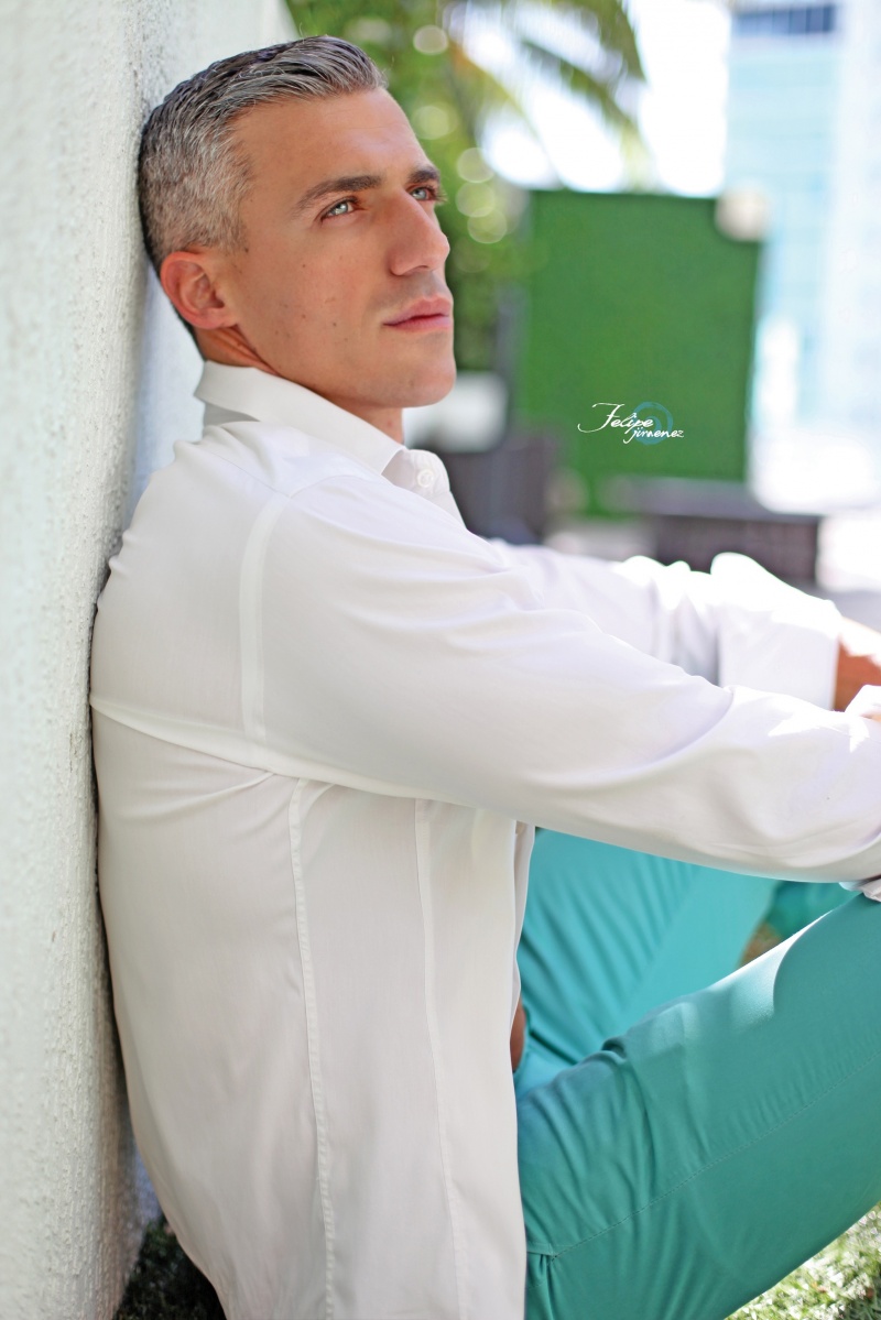 Male model photo shoot of Serg by Felipe Jimenez