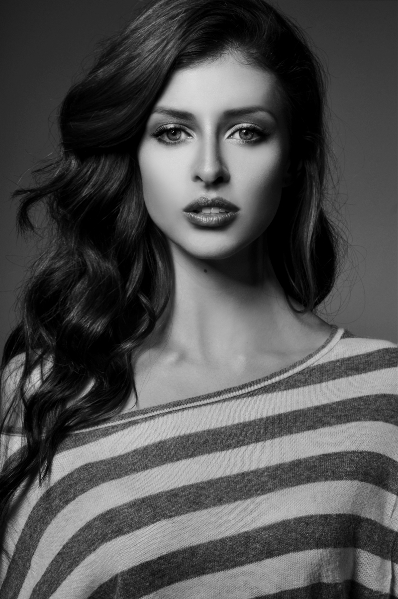 Female model photo shoot of Ali M 