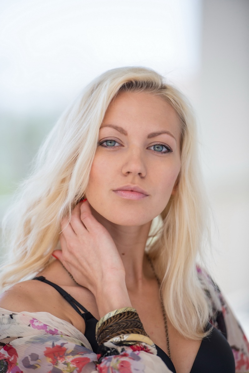 Female model photo shoot of Julia Dashkova