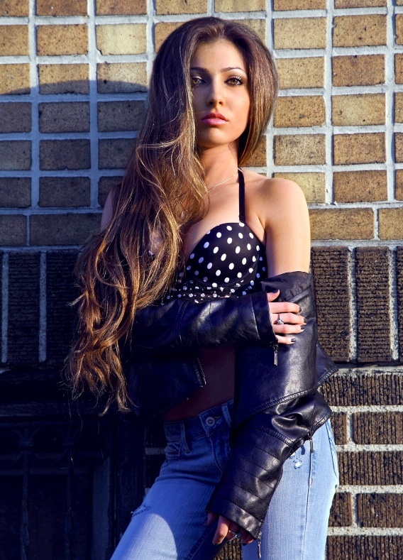 Female model photo shoot of Lucy Renee 