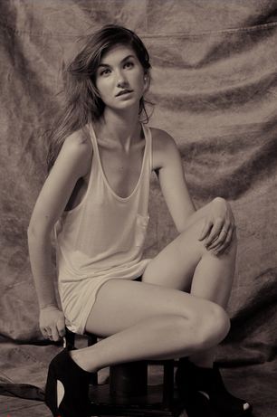 Female model photo shoot of Felicity Browne
