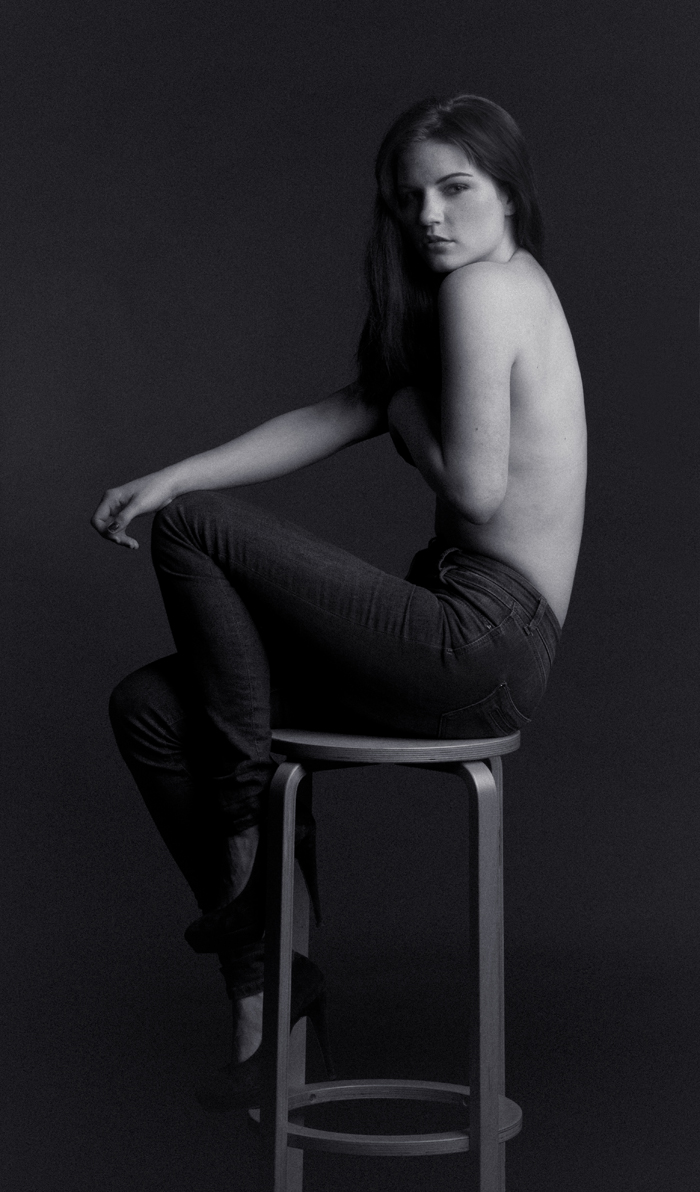 Female model photo shoot of Nikita Colje