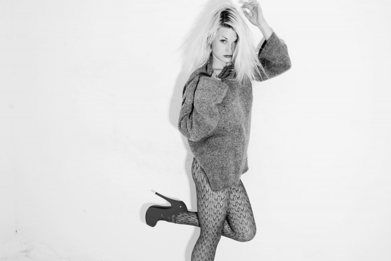 Female model photo shoot of Sara Strachan