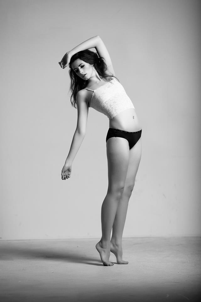 Female model photo shoot of Jessi Barker
