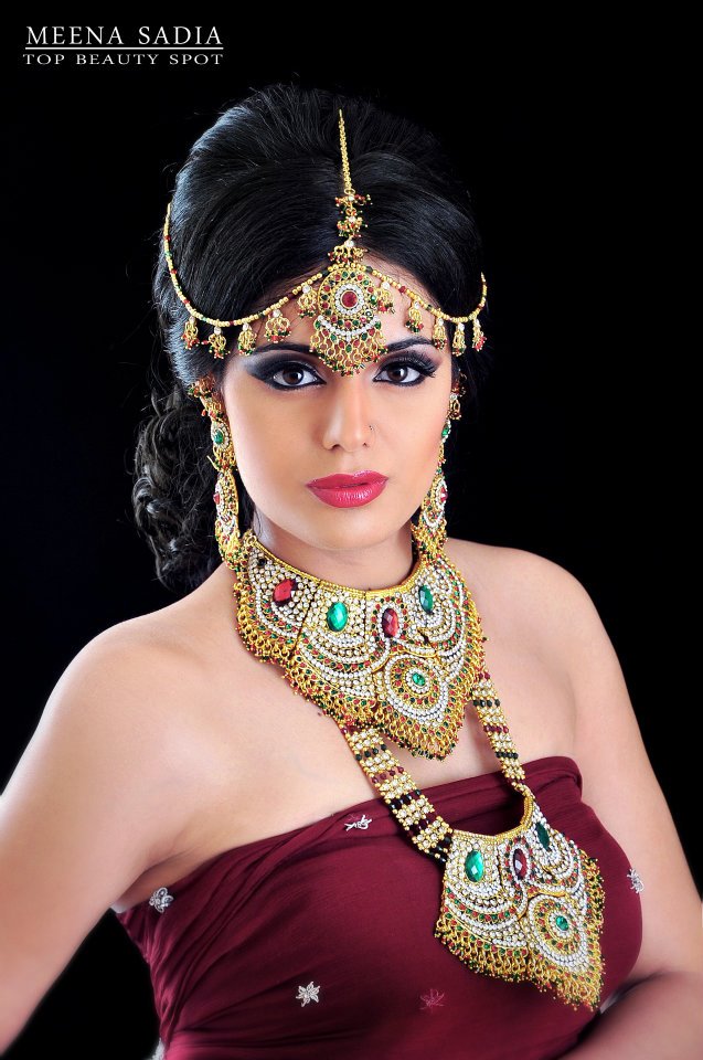 Female model photo shoot of Meena Sadia in brampton ontario