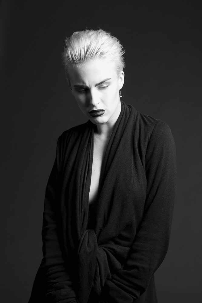 Female model photo shoot of Anna den Drijver