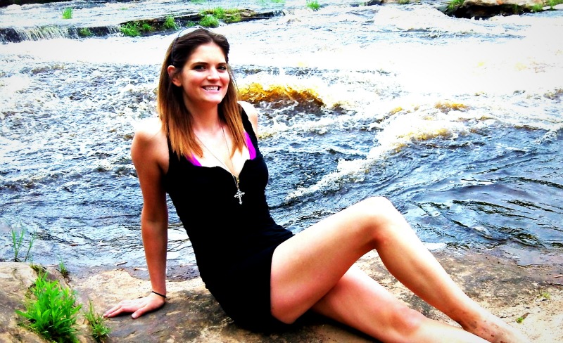 Female model photo shoot of Melissa Loranger