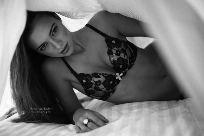 Female model photo shoot of Lauren Elizabeth Kinney