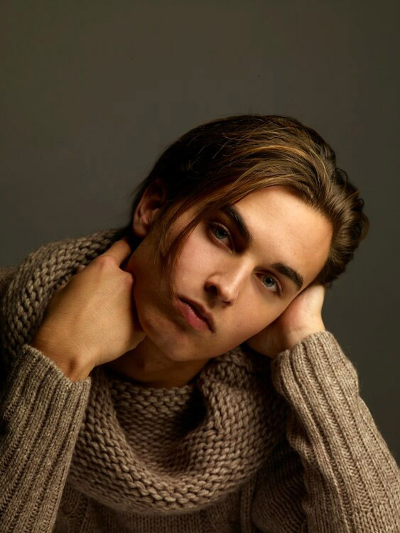 Male model photo shoot of Lorenzo Scott 