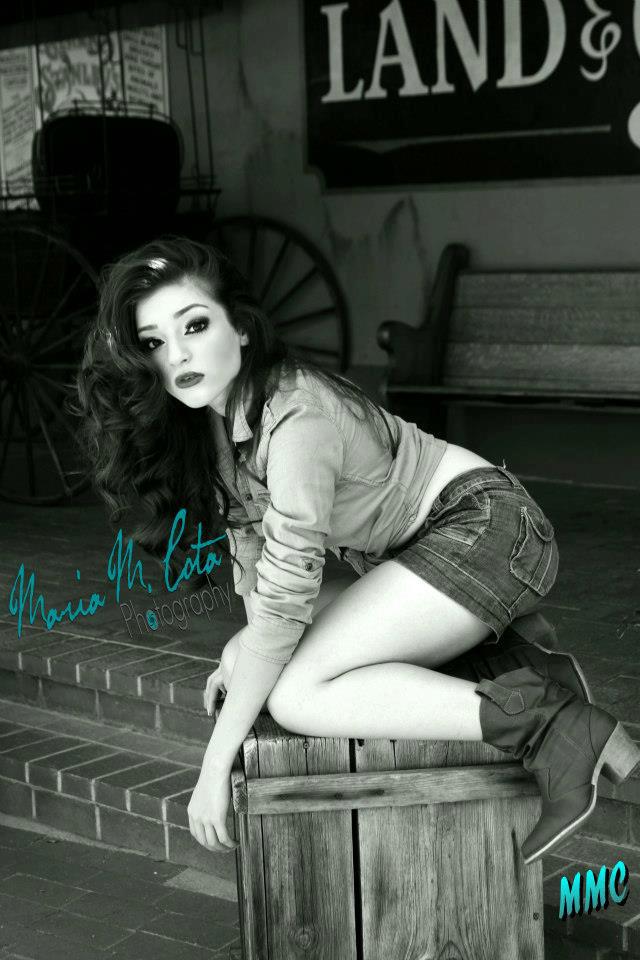 Female model photo shoot of Alexis H Gonzalez