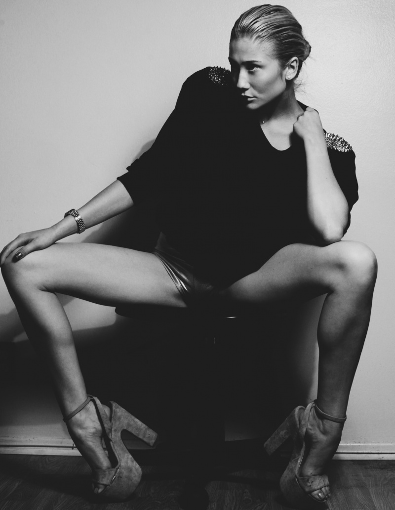 Female model photo shoot of Caroline Mitchell