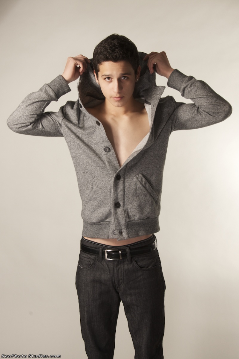 Male model photo shoot of Damien Martinez