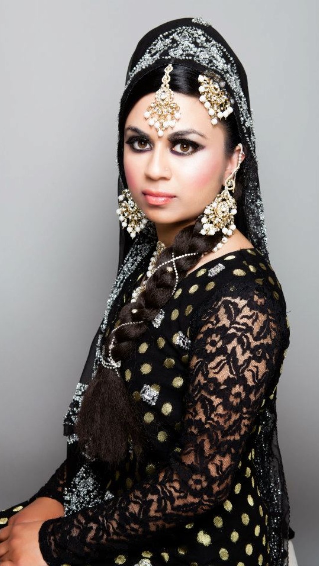 Female model photo shoot of Farzana begum