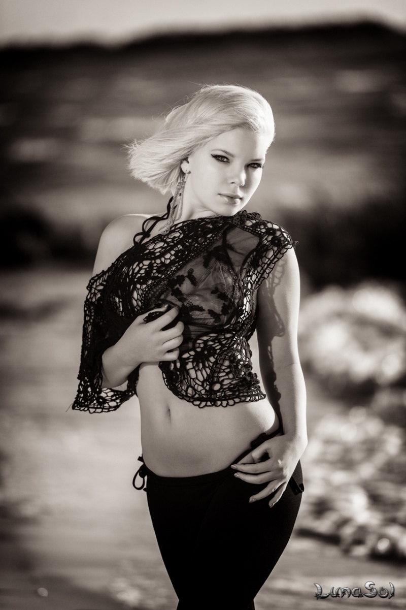 Female model photo shoot of Dandra Lyn by LunaSol Photos