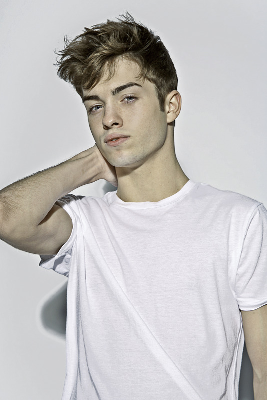 Male model photo shoot of Damian Doyle
