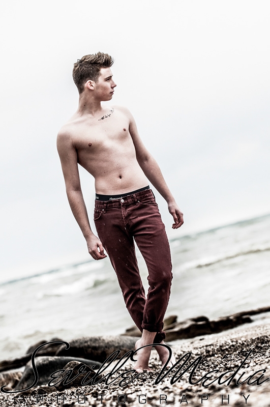 Male model photo shoot of Matthew Wiemeri