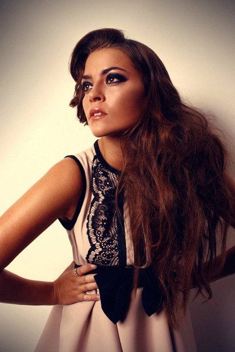 Female model photo shoot of Ami Cassidy