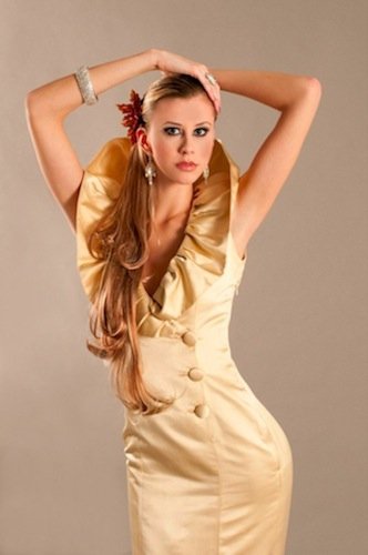 Female model photo shoot of Lauren Thomason