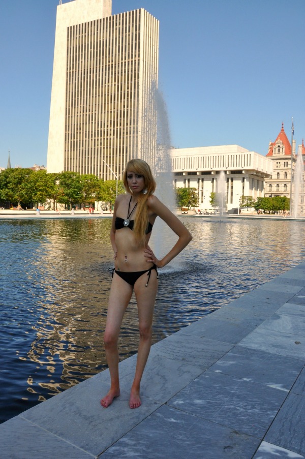 Female model photo shoot of Leslie Amell in Albany NY
