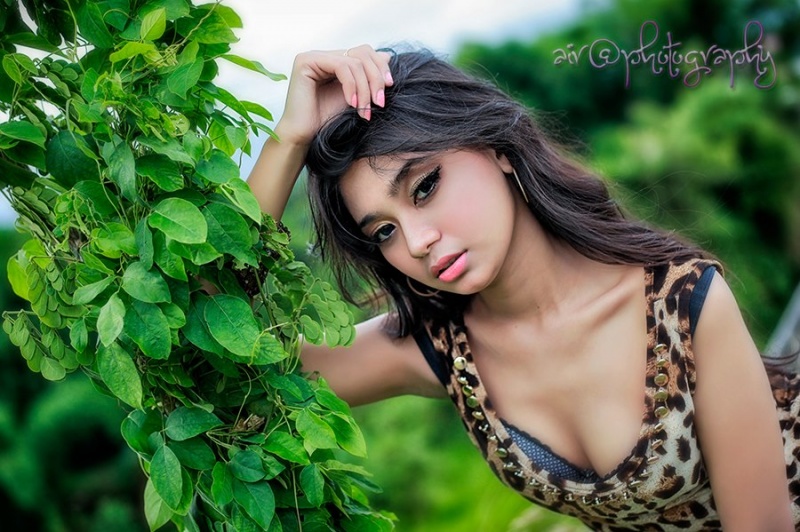 Female model photo shoot of nezia