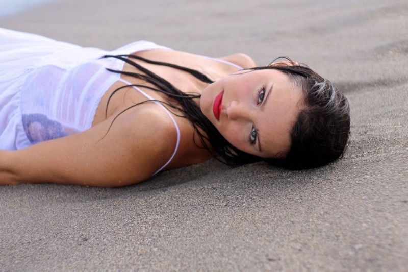 Female model photo shoot of Alex Nicole 