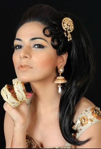 Female model photo shoot of Hirra Kamran 