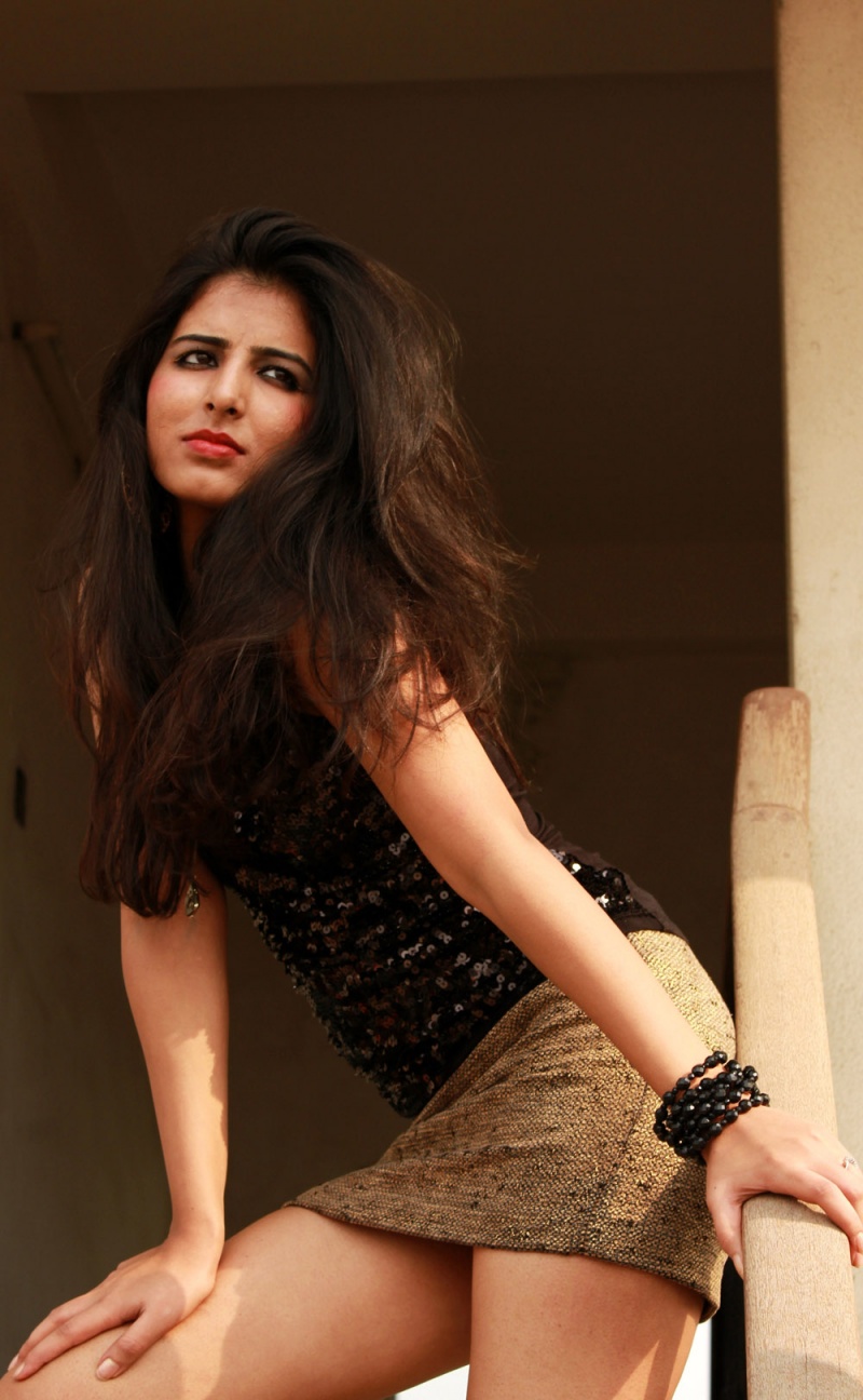Female model photo shoot of Divya Sharma