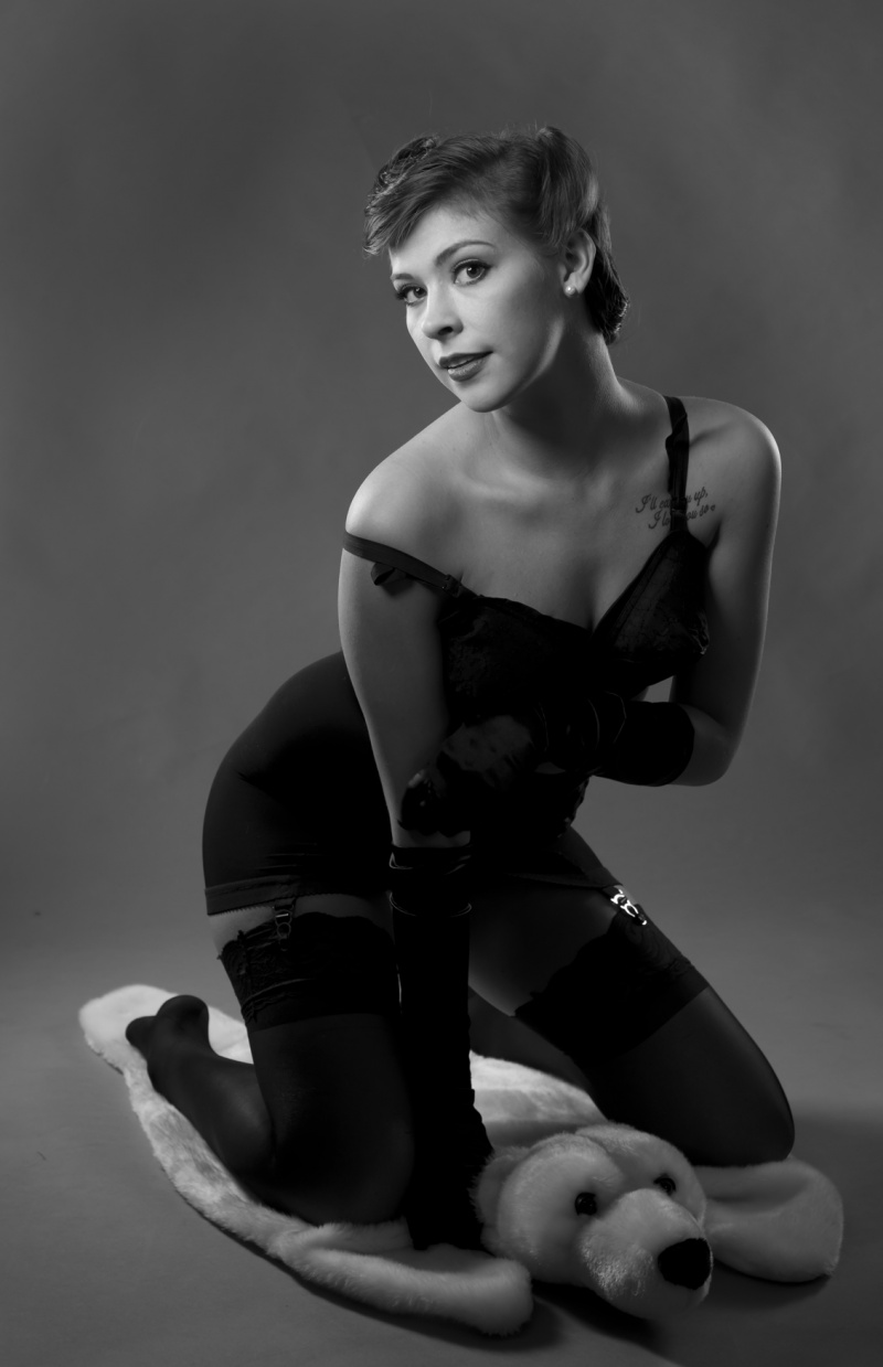 Female model photo shoot of Hadley Faun by Park Avenue Pin-ups