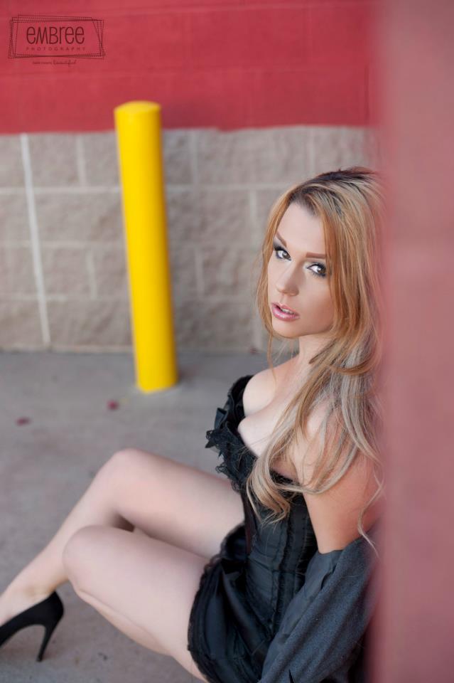 Female model photo shoot of ChrissyFrisbee