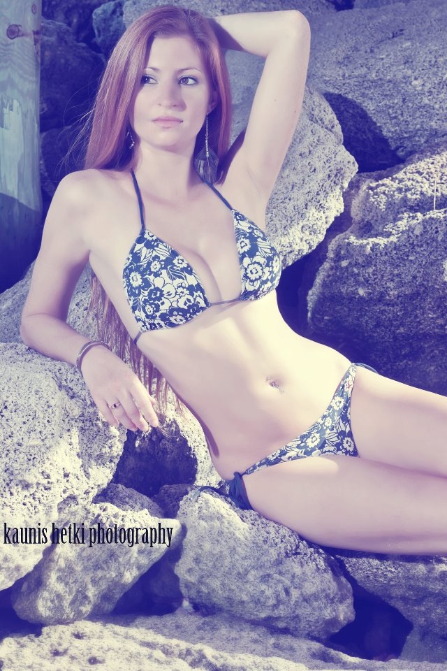 Female model photo shoot of Kayla Sinotte