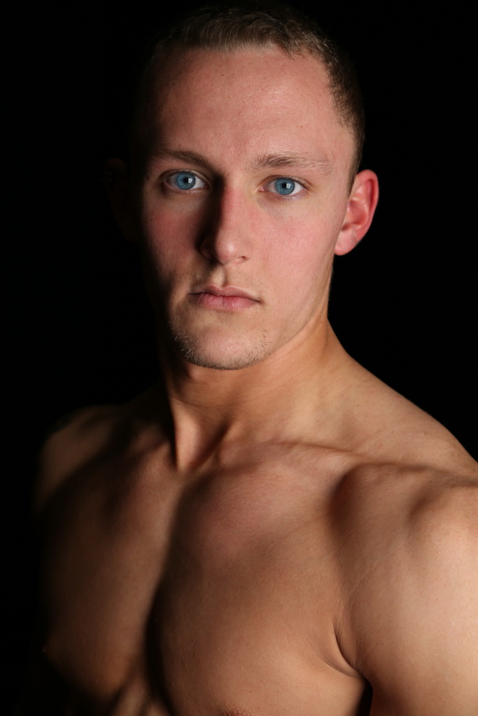 Male model photo shoot of Aaron Ewers