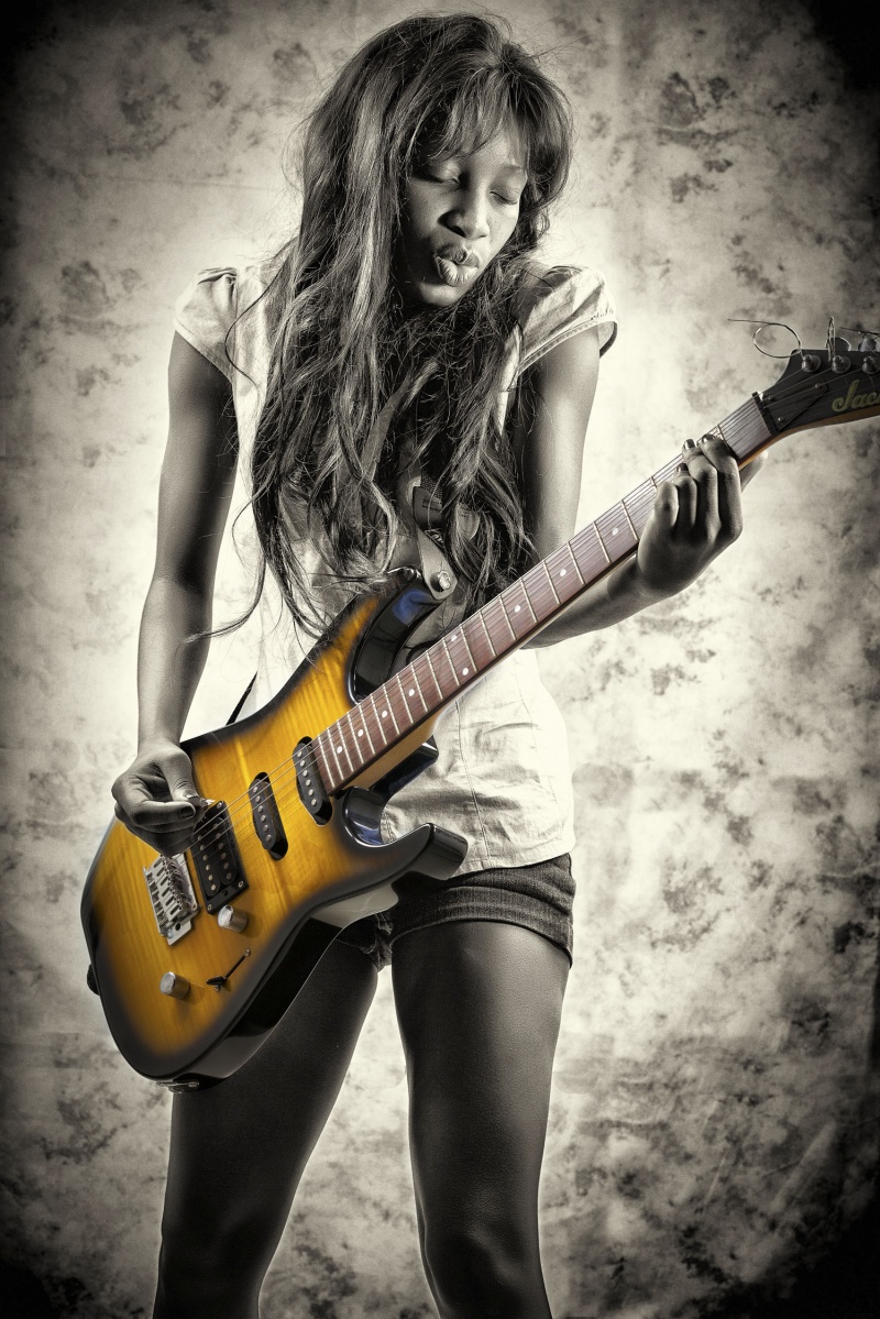 Female model photo shoot of Xodozinha by stratocaster96