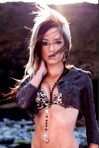 Female model photo shoot of kayla-lou