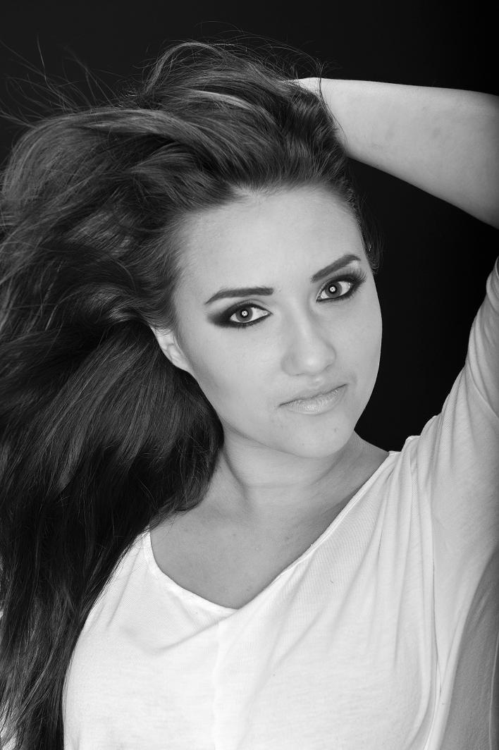 Female model photo shoot of Kendall Hewitt