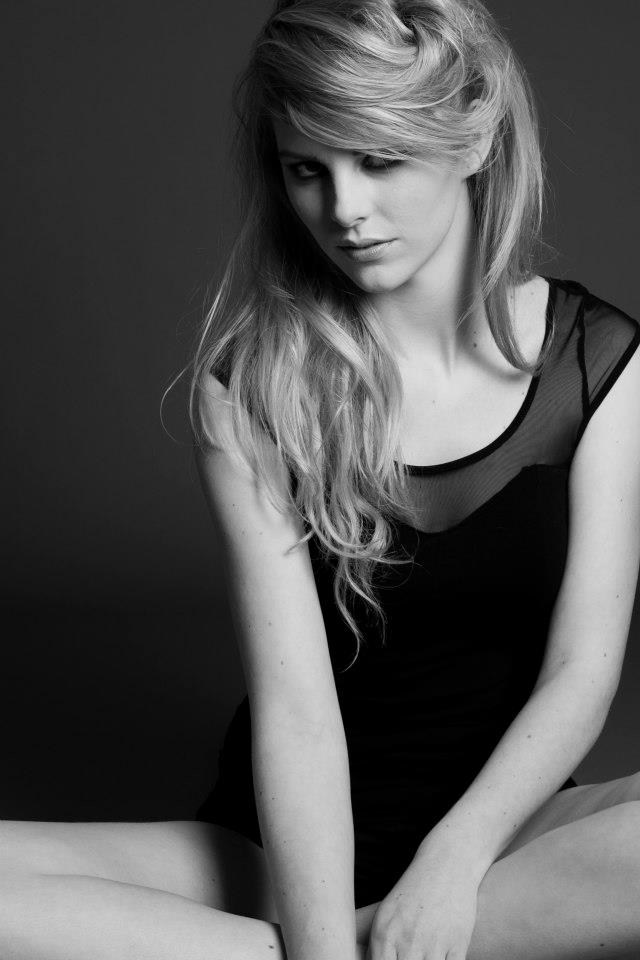 Female model photo shoot of Nienke Kroon
