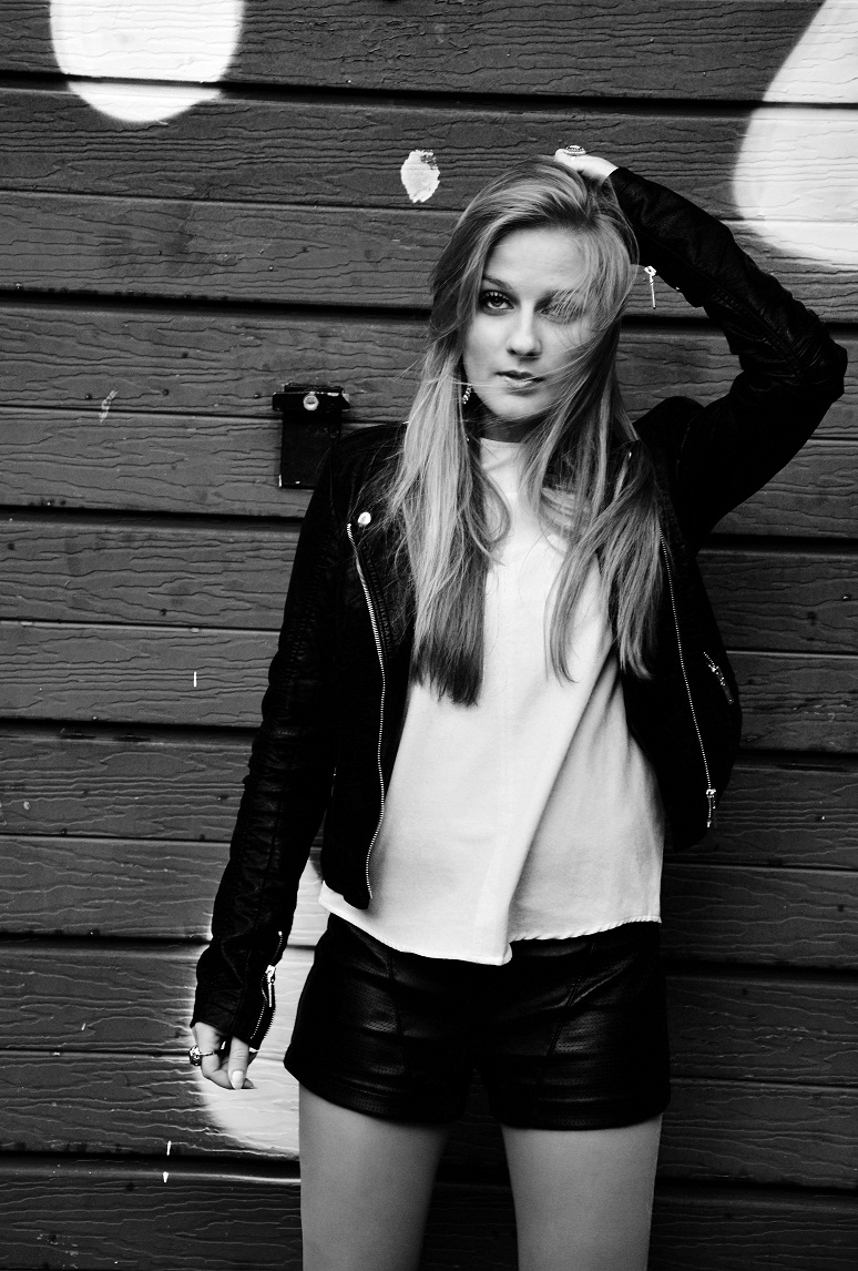 Female model photo shoot of Aleksandra Nedyalkova